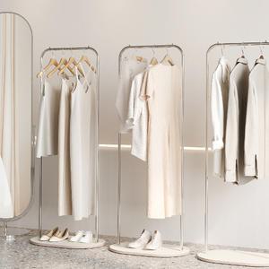 소프시스 포인트 우드 스탠드 행거 600