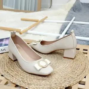 [제이시]제이시 발볼넓은 스퀘어 5cm 가죽 여자 웨딩슈즈 K262