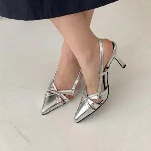 ONM 사이드 절개라인 슬림 뾰족코 여성 키높이 샌들 힐