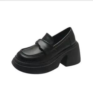 ONM 꼬임스트랩 여성 통굽슈즈 페니로퍼 학생 구두 2컬러