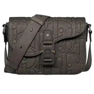 [명품] Saddle 스몰 플랩 스트랩백 1A O049KLG_H727