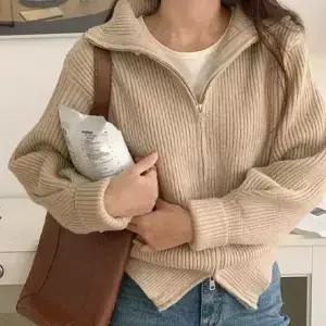 제타 투웨이 니트 집업 가디건 겨울 가을 여성 대알리룩 데이트룩