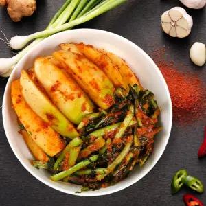 꼬깔산김치 고춧가루 속재료까지 100% 국산 아삭 절단 총각김치 - 3kg