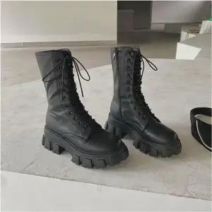 Rly 여성 통굽 워커 레이스업 장목 블랙워커 롱부츠