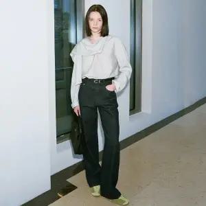 [온앤온](강남점)[정채연 착용] 커브드 생지 데님 NEJ6SL202