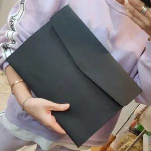 [RIZPICK]A4 블랙 미니멀 클러치 서류가방 간편 수납 가죽 손가방