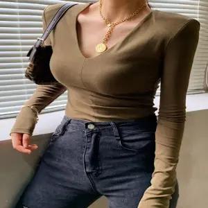 G125482_어깨패드 V넥 볼륨티