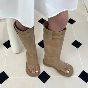 여성롱부츠 유니크 스웨이드 둥근코 쪼리 일자 토오픈 롱부츠 4fY
