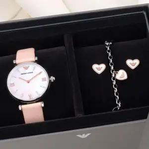 MUST IT_알마니 AR8039 러블리 핑크 화이트 자개 데일리 팔찌 귀걸이 세트 여자 가죽 시계 d