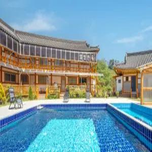 [경북/경주] 경주 감포 별빛 한옥 애견동반 펜션 (주차장/바다(도보5분)/한옥/애견/가족/개별바베큐/공용수영장(실외)/일출/일몰/커플/테라스)