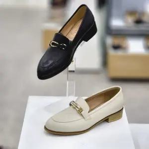 W12A1002 여성 3cm 소가죽 심플 골드장식 로퍼 구두_JK