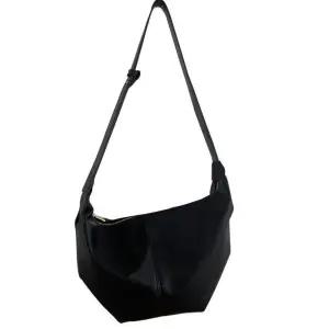 자라 크로와상 가방 블랙 데일리 여행 크로스백