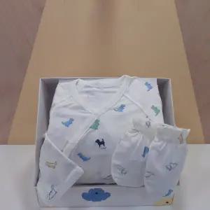 [블루독베이비](대전신세계)WH)디노모달 배내가운 ,손싸개 선물세트(46170-001-01+46170-008-08)