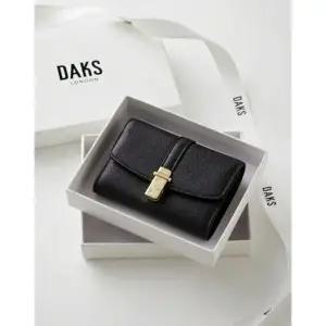 [갤러리아] DCWA6E712BK 닥스 [26SS] 블랙 단색 소가죽 반지갑