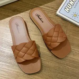 [오노마] ONM 트랜디한 디자인 모던한무드 세련된 여성 플랫 슬리퍼