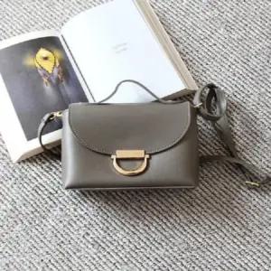 안젤라 스터드포인트 미니사첼백