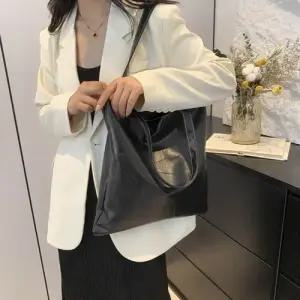 여사친 캐주얼 빈티지 트렌디 아이템 가방 숄더백 백 대용량 물통 HT5