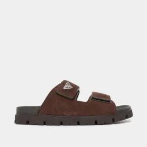 MUST IT_ 26SS 삼각로고 스웨이드 밴드 남성 샌들 2X3129 054 F0003