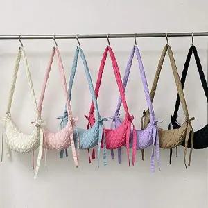 [오너클랜]WL 여성 퀄팅 반달 크로스 백 핸드폰 여행 가방 폰가방