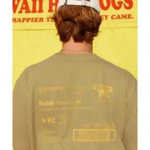 코닥 메일러 그래픽 반팔티셔츠 KHAKI 365416