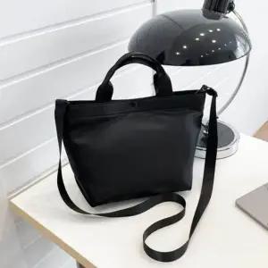 WL 원버튼 데일리 토트백 크로스 연출 가능 무지가방 기본아이템