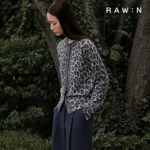 로우앤 프리미에르 캐시미어 100 레오파드 가디건 1종[런칭 가격 199.900원]