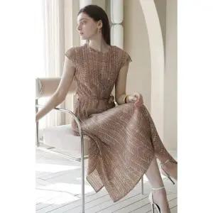 [요이츠](택가 198000원)[요이츠] A라인 반팔 나시 플리츠 롱원피스_YJ05WRPOP01