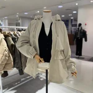 [대구백화점] [스테파니]포인트 스트링 사파리 점퍼(A26JK6110)