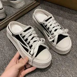 [오노마] ONM 여성 뮬 디자인 키높이 운동화