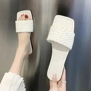 [오노마] ONM 심플 꽈배기 꼬임 패턴 여성 사각코 슬리퍼