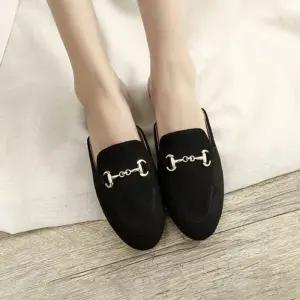 [라일리의류] Rly 금장 리본 뮬 스웨이드 블로퍼 슬리퍼 플렛슈즈