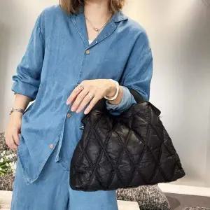 [에이치플러스몰]WL 여성 패딩 토트 크로스 백 데일리 손 가방 블랙 여성데일리토트백