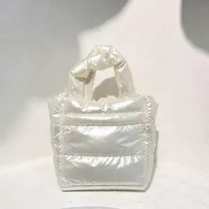 [에이치플러스몰]WL 여성 가벼운 패딩 토트 백 미니 토드 가방 아이보리 손목가방