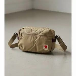 피얄라벤 하이 코스트 크로스바디 숄더백 여행용 미니 보조가방 23227