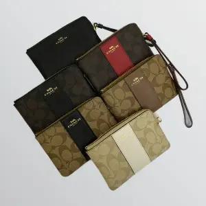 [코치] 코너 지퍼 손목지갑 파우치백 71079256