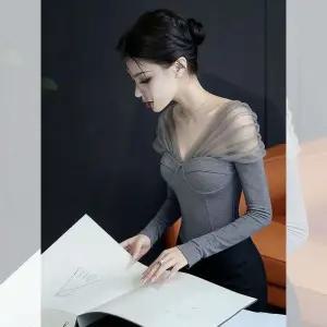 우아한 스타일 여성용 긴팔 티셔츠 (가슴 패드 내장 짧은 기장 V넥 메쉬 어깨 노출 슬리밍 베이스 셔츠)