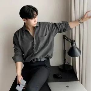 [옷자락]남자 데일리 데이트룩 모던한 고급 스웨이드 카라 셔츠