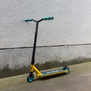 스턴트 킥보드 프리스타일 경량 묘기용 전문 기술 스쿠터 트릭