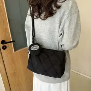 여성 데일리 퀼팅백 원통 미니파우치 패브릭 크로스백