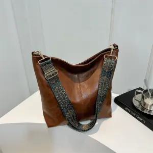 EAMT 여친 빈티지 엄마슈즈 리얼 쿠션 가죽 원터치 중장년 로퍼 소프트 미끄럼방지 봄가을 플랫폼 YJ1