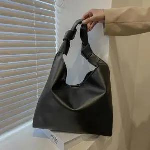 엄마크로스백 여성핸드백 여자숄더백 여행용크로스백 미니멀룩 간절기 직장인 어깨가방 40대크로스백 30대