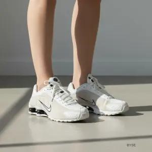 나이키 운동화 샥스 R4 서밋 화이트 라이트 오어우드 브라운 471654