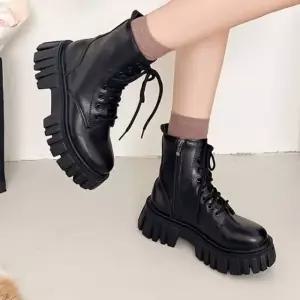 여성 통굽 플랫폼 워커 부츠 키높이 레이스업 앵클부츠