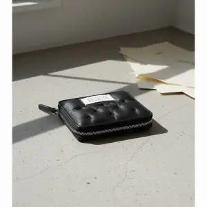 메종마르지엘라 글램슬램 넘버링 로고 스몰 반지갑 SA1UI0032 P6434 T8013