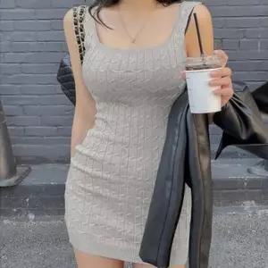 볼륨감 롱원피스 살려주는 U라인넥 폭발 핏 바디라인