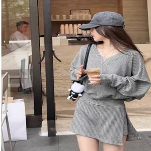 44-66 잔줄 스트라이프 브이넥 맨투맨 미니 치마바지 투피스 청순 섹시 트레이닝복 이지웨어 마실룩