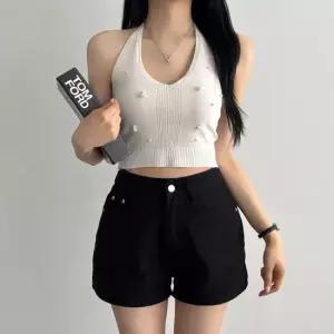 진주 포인트 홀터넥 크롭 니트 나시 3060