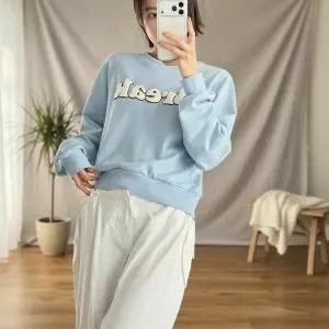 [하프클럽/다잇템]여성 나염 콘트라스트 보라색 맨투맨 개강룩