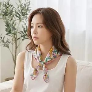 [애슬릿] 대형 손수건 아사 면 100 단체 답례품 쁘띠 스카프 코스모스 꽃 패턴 등산 가제 국내 생산