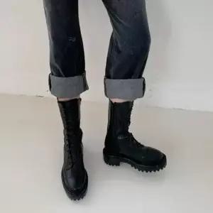 인기상품 스트리트 감성 레이스업 청키솔 여성 워커 롱부츠 5FWY [WFJZ4OZ_260405]